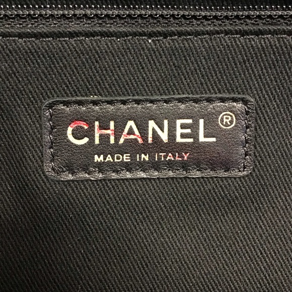 CHANEL Edinburgh Castle Rock Bowling Bag - Picture 9 of 12